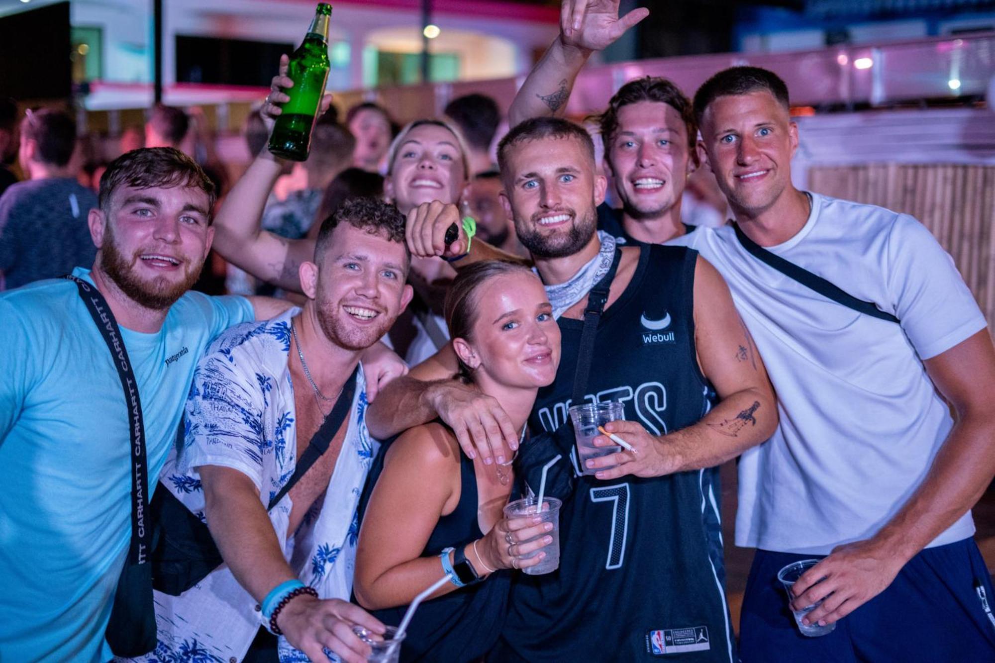Base Party Hostel Ao Nang المظهر الخارجي الصورة