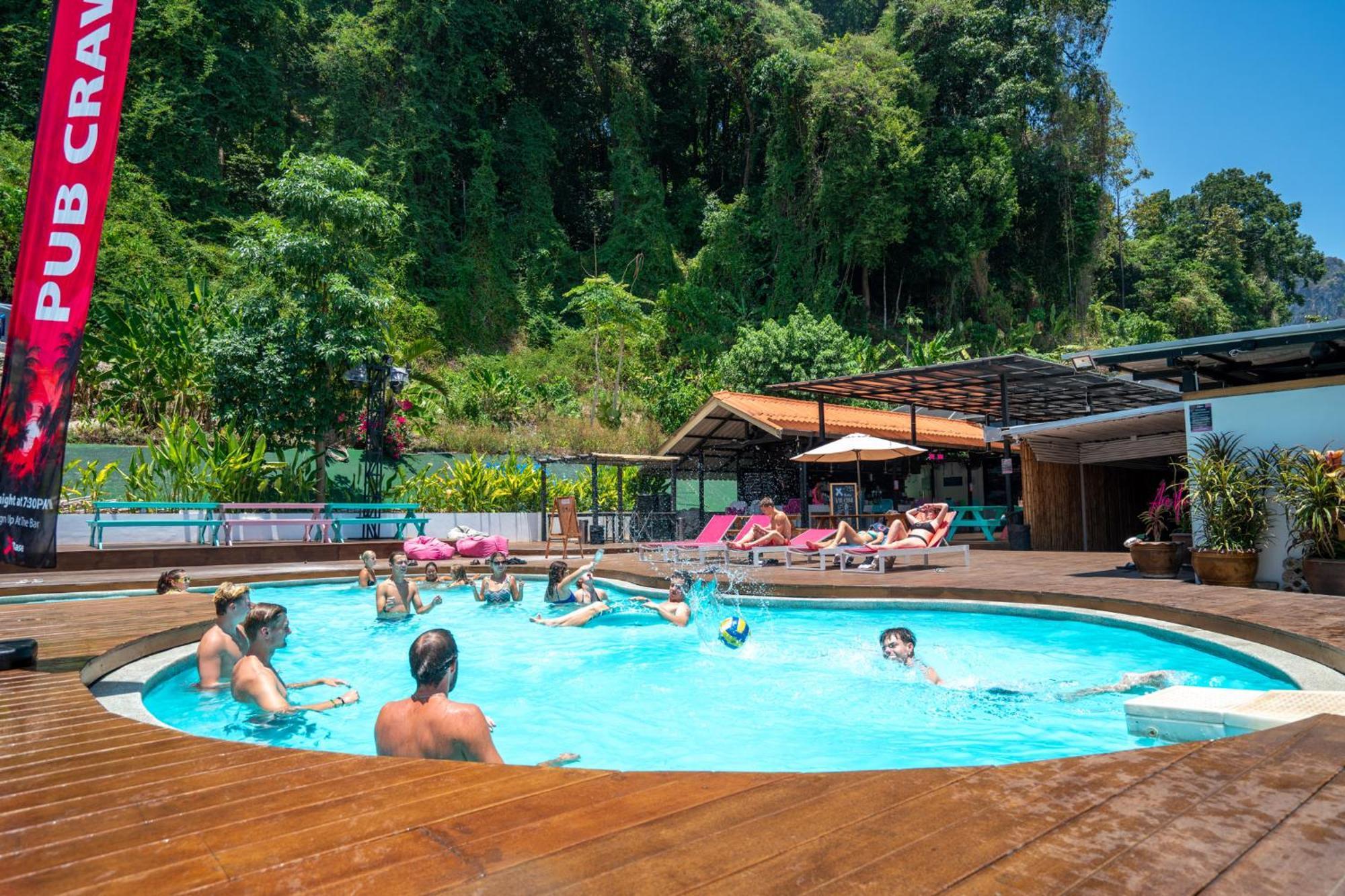 Base Party Hostel Ao Nang المظهر الخارجي الصورة