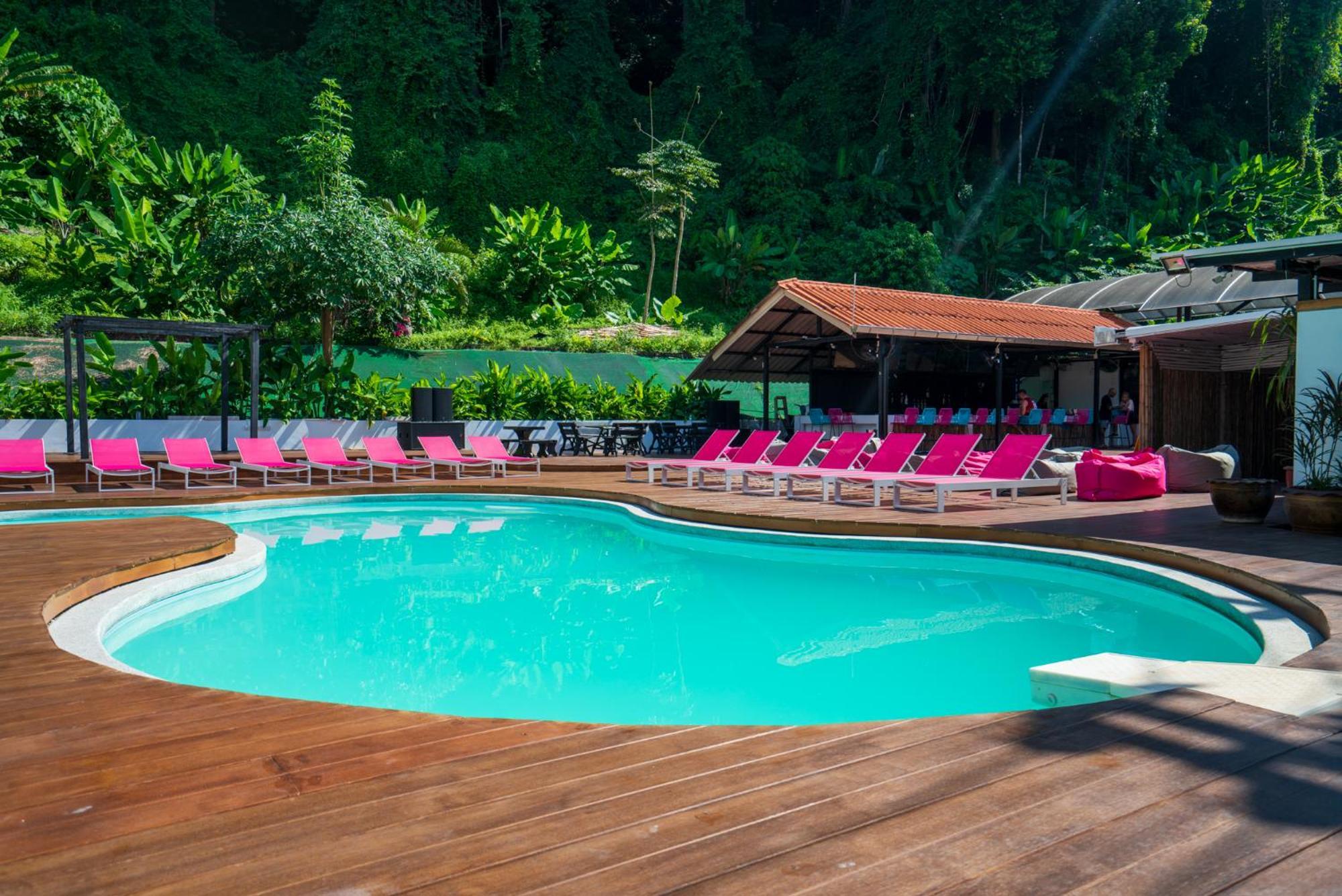 Base Party Hostel Ao Nang المظهر الخارجي الصورة